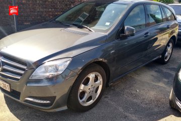 V6 7-foteli 4x4 Niski przebieg Uszkodzony